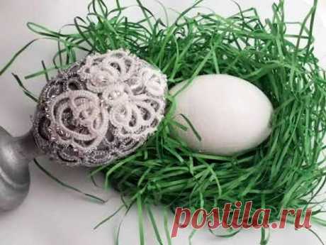 An Angel Tatting Lace Easter Egg Decoration