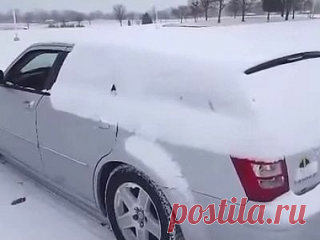 Прикол!! Как правильно чистить автомобиль от снега за 30 секунд без щетки (видео)