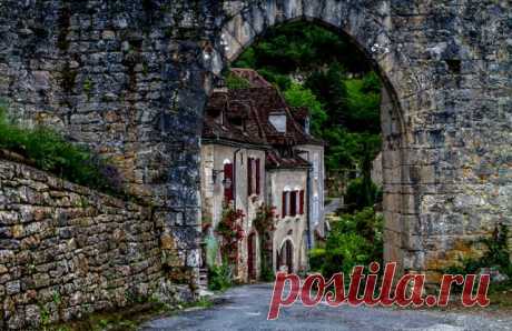 Сен-Сирк Лапопи во Франции – современный средневековый город