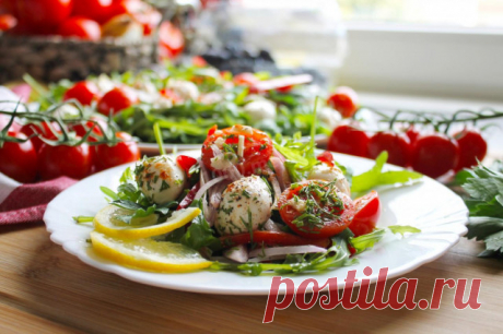 Салат с помидорами черри и сыром моцарелла рецепт с фото пошагово - 1000.menu
