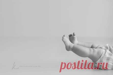Stretch and Relax | Baby Photography Melbourne | Newborn, Baby and Wedding Photography in Melbourne :: Kristen Cook | Blog