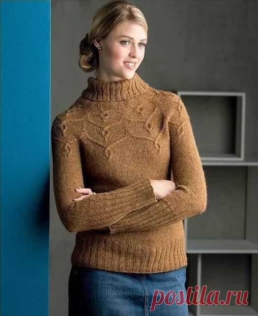 Красивый пуловер, связанный спицами