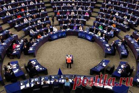 Европарламент согласился открыть офис в Киеве. Европейский парламент согласился открыть офис в Киеве по просьбе украинских властей, включая Владимира Зеленского. Представительства ЕП вне стран Европейского союза являются редкой практикой. Например, они открыты в таких городах как Нью-Йорк, Аддис-Абеба и Джакарта.