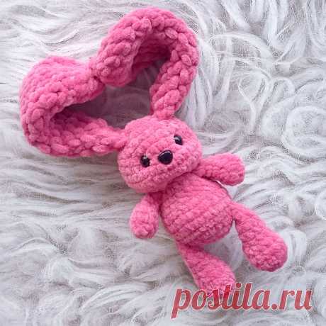 PDF Зайка Зефирка крючком. FREE crochet pattern; Аmigurumi toy patterns. Амигуруми схемы и описания на русском. Вязаные игрушки и поделки своими руками #amimore - зайка из плюшевой пряжи, заяц, плюшевый зайчик, кролик, зайчонок, крольчонок.