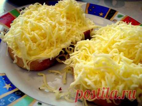 Бутерброды с сыром и чесноком | vkusnyymir