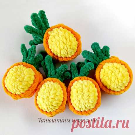 PDF Нанасики крючком. FREE crochet pattern; Аmigurumi toy patterns. Амигуруми схемы и описания на русском. Вязаные игрушки и поделки своими руками #amimore - маленький ананас из плюшевой пряжи, плюшевый фрукт крючком, как связать ананас своими руками, брелок в виде ананасика.