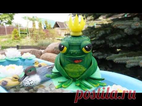 Поделки ДЛЯ САДА своими руками: КУВШИНКИ из ложек и ЛЯГУШКА из пластиковой бутылки