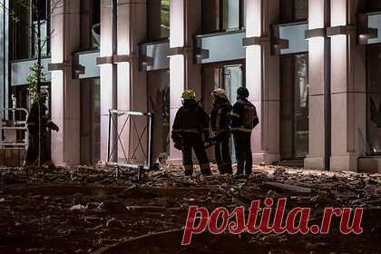 В Днепропетровске остановили движение транспорта. В Днепропетровске после взрывов остановлено движение троллейбусов, автобусов и трамваев. Об этом сообщает издание «Страна.ua». Утром 29 декабря появились сообщения о воздушной тревоге в ряде городов Украины. Взрывы произошли в Киевской, Харьковской, Одесской, Сумской, Львовской и Днепропетровской областях.