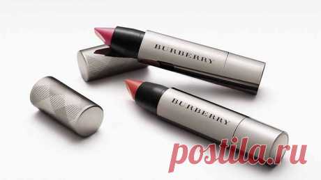 Помада Burberry Full Kisses только для пылких поцелуев.
В косметической линии Burberry новое поступление — помада-карандаш Full Kisses для пылких поцелуев. Она увлажняет губы, дарит им стойкий цвет, подчеркивает их контур и красивую форму всего в одно касание.