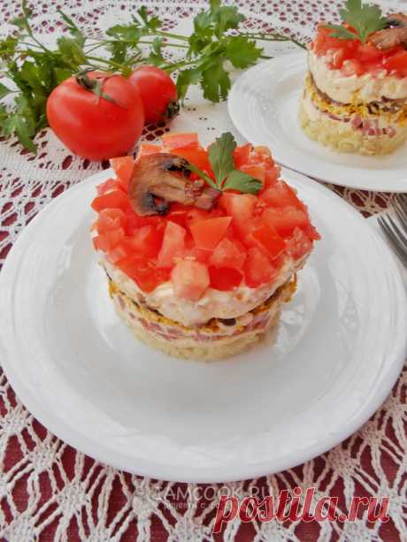 Салат «Красная шапочка» с помидорами и грибами — рецепт с фото пошагово