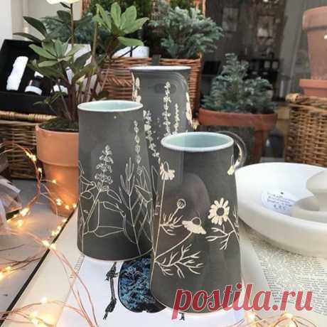 My vases looking so festive in the window of @asapoth, thanks to Amanda for the lovely display and a special thanks to @elainebolt for spotting and snapping them!
.
#ceramics #stoneware #sgraffito #vases #handthrown #handmade #healingplants #apothecary #perfectgift #festivewindow