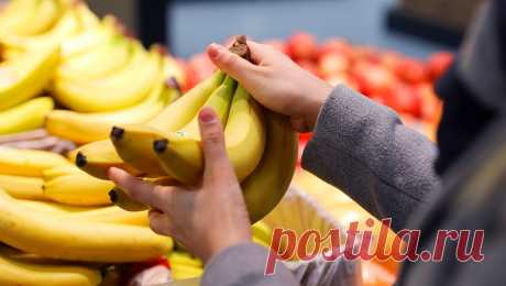 Специалисты назвали заболевания, при которых противопоказаны бананы. Бананы богаты различными витаминами, они нормализуют пищеварение и улучшают настроение. Однако употреблять их можно не всем – из-за большого количества углеводов и фруктозы с осторожностью есть этот фрукт следует людям с сахарным ...