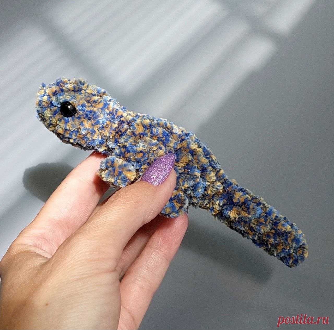 PDF Ящерка крючком. FREE crochet pattern; Аmigurumi toy patterns. Амигуруми схемы и описания на русском. Вязаные игрушки и поделки своими руками #amimore - плюшевая ящерица, маленькая ящерка из плюшевой пряжи.