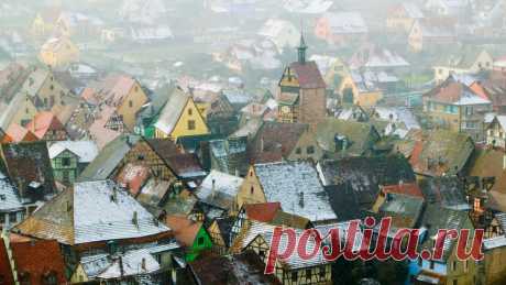 Petit village de Riquewihr dans le Haut-Rhin en Alsace - Bing Gallery