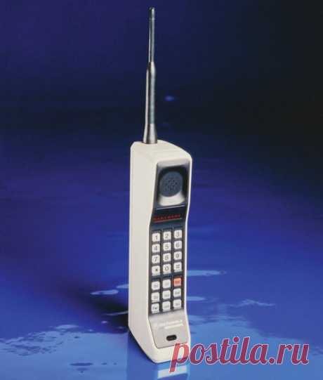 Ровно 45 лет назад был сделан первый звонок по мобильному телефону Motorola DynaTAC!