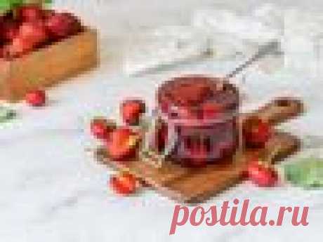 Что приготовить из клубники прямо сейчас / Рецепты ягодного варенья и десертов – статья из рубрики "Что съесть" на Food.ru