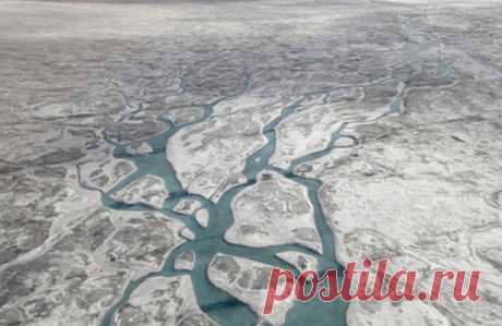 Обнаружены 56 новых озер под ледником Гренландии Ученые из университетов Ланкастера, Шеффилда и Стэнфорда в Великобритании обнаружили 56 неизвестных озер под ледником Гренландии. Специалисты считают,