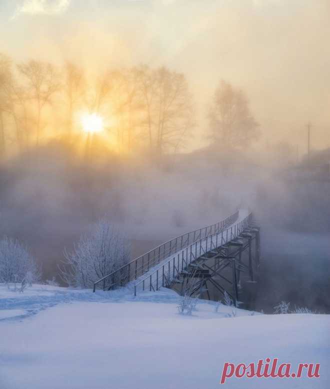 Солнце в морозном тумане, г. Белая Холуница, Кировская область.

©️ Фото: Михаил Устюжанин