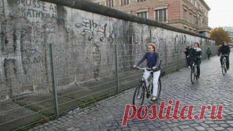 Почти каждый шестой немец выступает за восстановление Берлинской стены — Рамблер-Новости