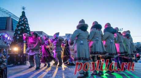 Дед Мороз и его якутский коллега Чысхан зажгут в Якутске первую новогоднюю елку страны | События