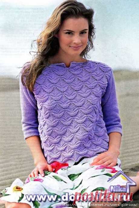 Пуловер, связанный волнистым узором