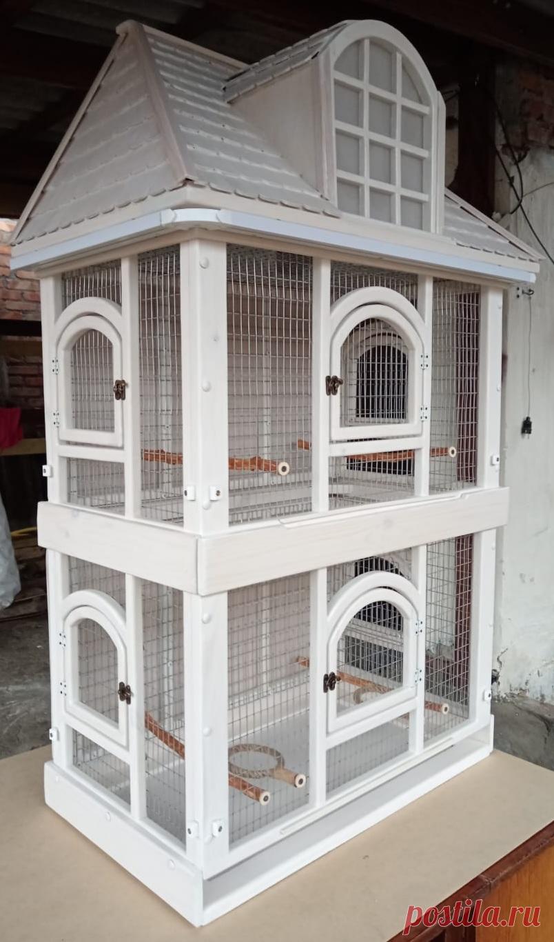Клетка для птиц. Клетка строилась для стаи волнистых попугаев. Клетка может быть как единым пространством так и разделятся на два независимых пространства.