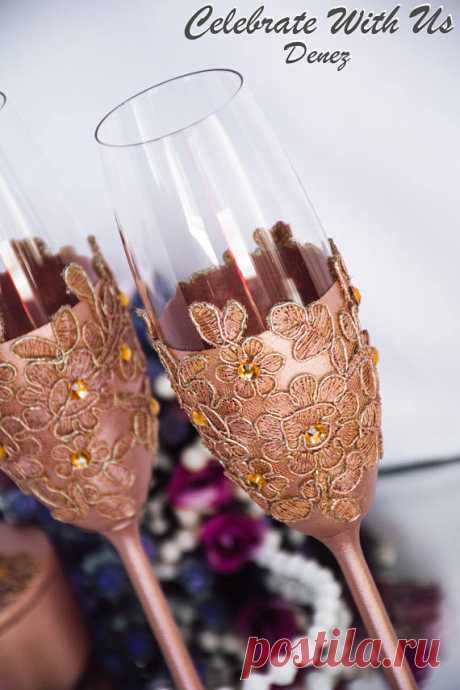 ROSE GOLD Wedding Glasses Toasting Flutes Champagne Flutes Toasting Glasses Set Bride and Groom Crystals Champagne Flutes Wedding Set 2 pcs ROSE GOLD Wedding Glasses Toasting Flutes Champagne Flutes Toasting Glasses Set Bride and Groom 2pcs  These beautiful wedding toasts, suitors, and the bride will really perform at your wedding ceremony. Wedding glasses are elegantly decorated with gold lace and crystals. A