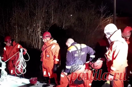 МЧС: более 700 спасателей помогают жителям Орска в круглосуточном режиме. Кроме того, задействованы спасатели отряда «Центроспас».