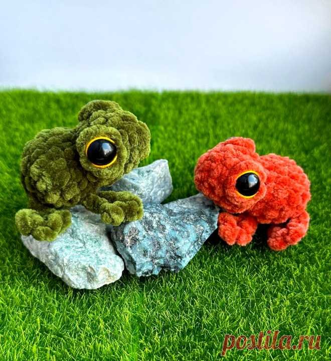 PDF Лягушка крючком. FREE crochet pattern; Аmigurumi toy patterns. Амигуруми схемы и описания на русском. Вязаные игрушки и поделки своими руками #amimore - маленький лягушонок из плюшевой пряжи, плюшевая лягушка.