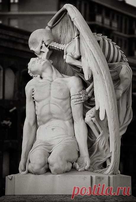 The Kiss of Death in Barcelona’s Poblenou Cemetery. 1930. White marble. Attributed to Jaume Barba, but possibly created by Joan Fontbernat.