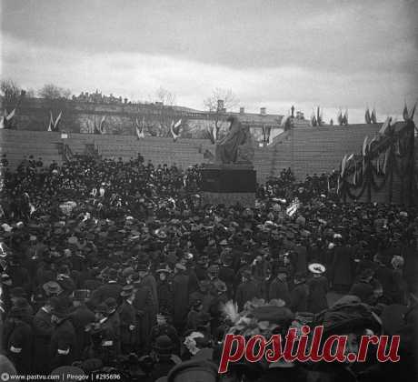 Автор фото: Сергей Васильевич Челноков. Москва. Открытие памятника Гоголю, 1909 год.  |  Клад сделанный прадедом: &quot;Один снимок стоил, как корова...&quot;