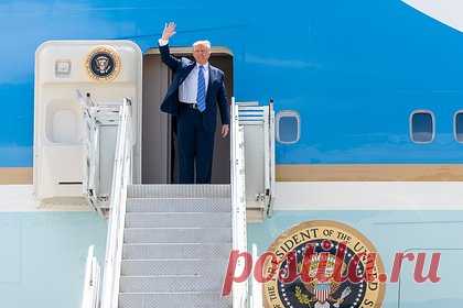 Байден рассказал о желании Трампа стать диктатором в случае победы на выборах. Президент Соединенных Штатов предположил, что его предшественник Дональд Трамп хочет стать диктатором в случае победы на выборах в ноябре. Об этом пишет РИА Новости. По мнению Байдена, Трамп «подлизывается к диктаторам и авторитетным головорезам со всего мира». Президент США отметил, что Дональд Трамп хвастался.