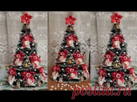 Ёлка из мишуры и конфет Рафаэлло. Christmas Tree of Clinquant and Candies "Raffaello"