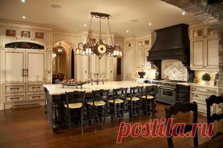 Lake Side Luxury - traditional - kitchen - toronto - by Parkyn Design
