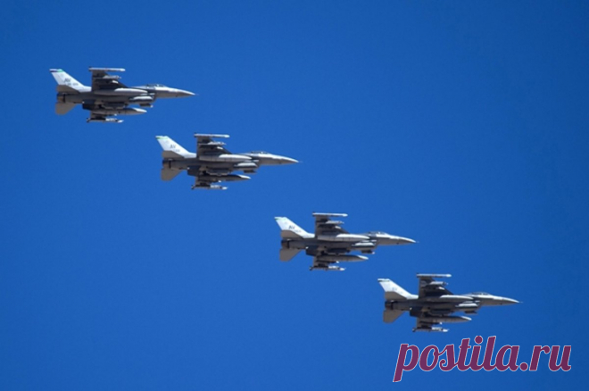 Янки нарываются на грубость. В Сирии F-16 целились по российским самолетам. Американские истребители пытались помешать российским ВКС совершать полеты в Сирии.