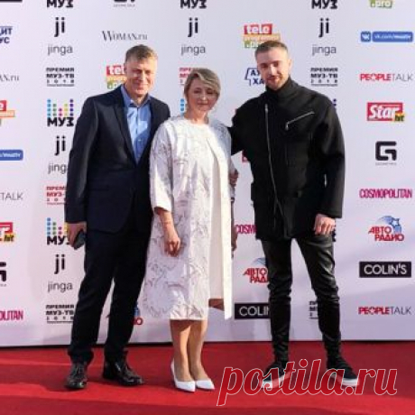 Дмитрий Нагиев назвал Егора Крида гопником в присутствии его родителей Дмитрий Нагиев назвал Егора Крида гопником в присутствии его родителей. Певец получил награду в номинации «Лучшее мужское видео» за клип потрачу.