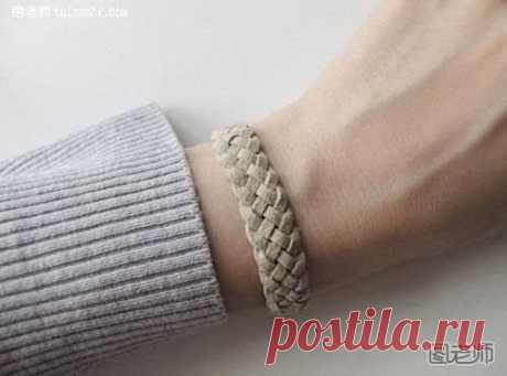 Плетем чудесный браслетик своими руками из самых простых материалов