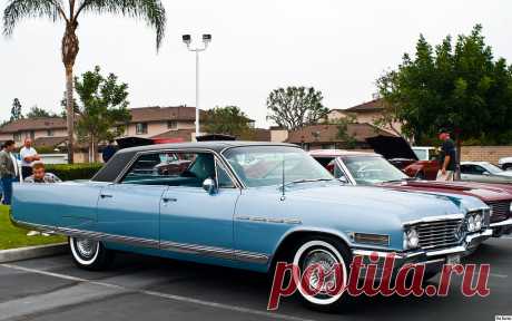 1964 Buick Electra 225 - blue - fvr