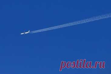 Пилотов самолета с россиянами на борту пытались ослепить лазером в небе