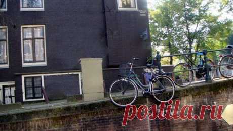 Каждый год из каналов Амстердама извлекают от 12 до 15 тысяч велосипедов. | WorldCity