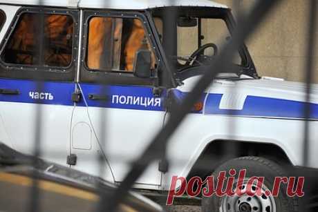 Гуляющие за гаражами российские подростки нашли труп женщины. В Перми подростки, гуляющие за гаражами, нашли труп женщины в овощной яме. По данным Ura.ru, инцидент произошел вечером в среду, 26 апреля. Несовершеннолетние рассказали, что россиянка находилась в овощной яме вниз головой. Подростки вызвали к месту бригаду медиков, те по прибытии констатировали смерть женщины.