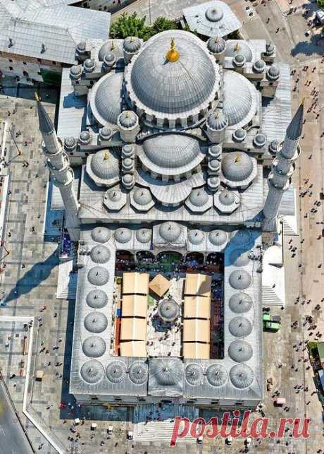 The Yeni Valide Mosque, an Ottoman mosque in the city of…
thats--it.tumblr.com  |  Pinterest • Всемирный каталог идей
