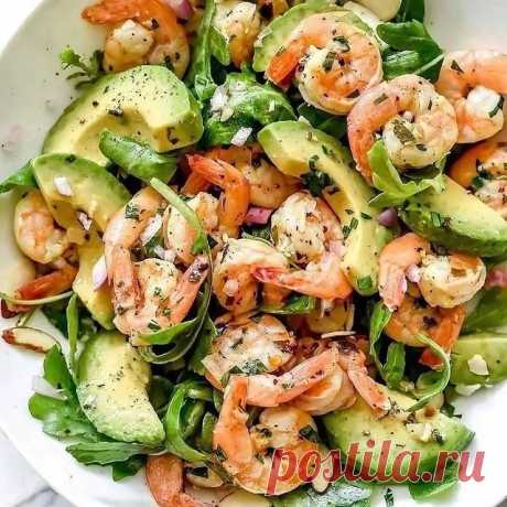 keto diet ketoplan ketorecipes.
.⠀
Use some of the citrus sauce from the shrimp as a double duty dressing. Or, if you don't have enough sauce for the dressing, simply use a good extra virgin olive oil (I like the lemon flavored varieties) with an additional squeeze of citrus.⠀
~⠀
1 pound mediumPan-Seared Citrus Shrimp 31/40⠀
8 cups greens such as arugula spinach, or spring mix⠀
Fruity or lemon-flavored extra virgin olive oil⠀
Juice of 1/2 lemon or 1/...