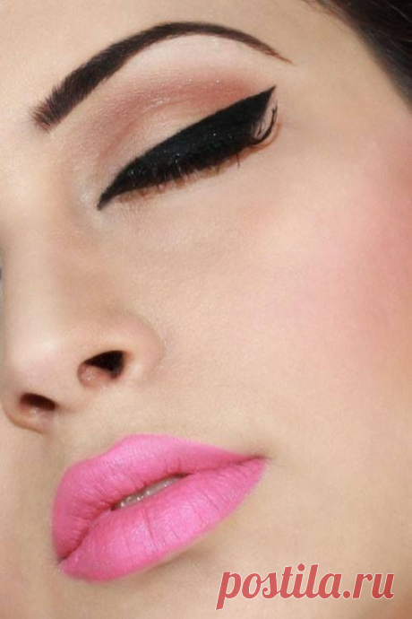 Pink Lips and Heavy Cat-eye Eyeliner! Perfect for a Spring Vintage look