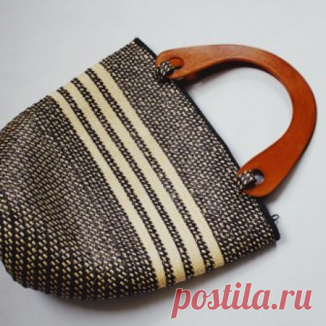 SUKEY BAG | woven texture, charming stripes and sleek wood handles