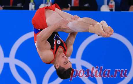 Международная федерация гимнастики назвала элемент в честь Нагорного. На чемпионате Европы в Базеле россиянин сделал тройное сальто назад согнувшись