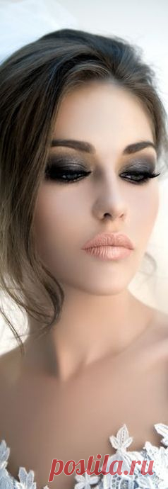 Smokey eyes, nude lips - Fashion Jot- Latest Trends of Fashion