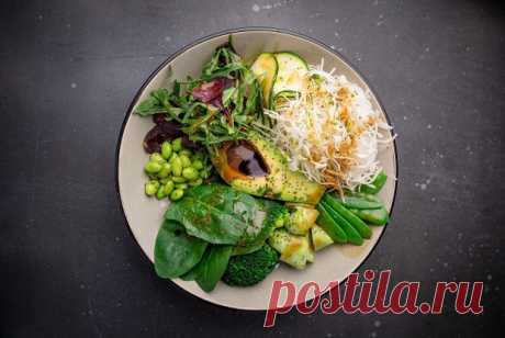 Зеленый салат с авокадо и эдамамэ рецепт – салаты. «Еда»
