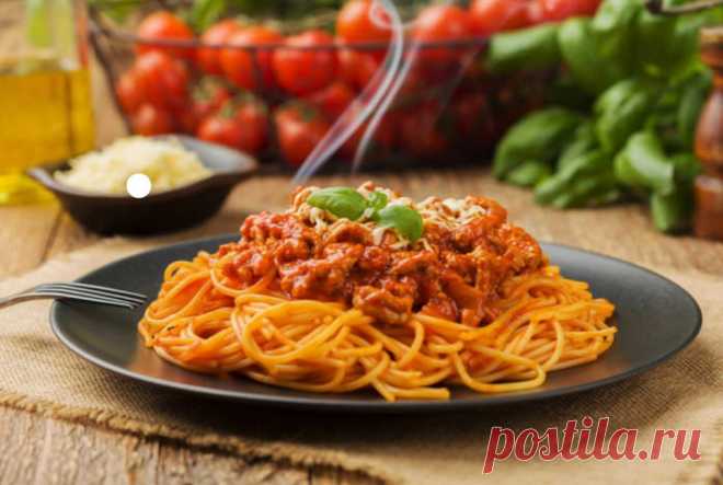Паста «Болоньезе». Одна из вариаций популярнейшего блюда итальянской кухни - пасты