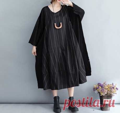 Women's maxi Dresses, Cotton dress long, black oversized dress 【Fabric】 Cotton 【Color】 White, black 【Size】 Shoulder width is not limited Shoulder + Sleeve 57cm / 22 Bust 166cm / 65 Waist circumference 164cm/ 64 Hip circumference 164cm/ 64 Length 108cm / 42 Pendulum circumference 166cm/ 65  Have any questions please contact me and I will be happy to help